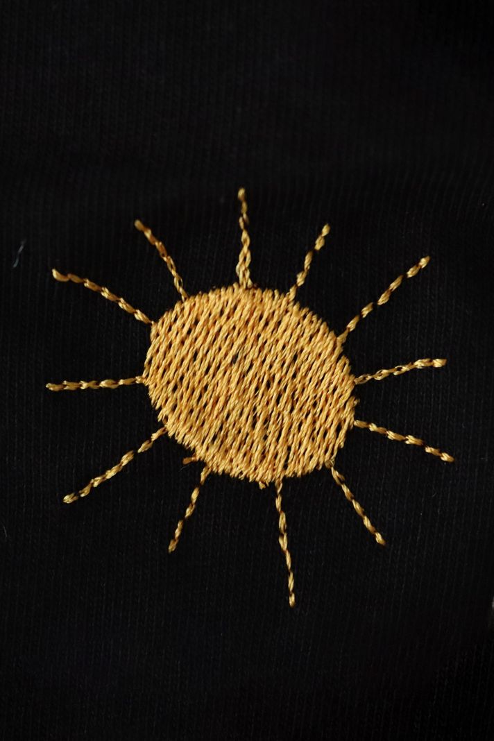 Ay ve Güneş Desenli Nakışlı Çift Kombin Siyah T-Shirt