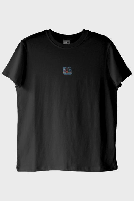 Polaroid Kamera Desenli Nakış Siyah T-Shirt