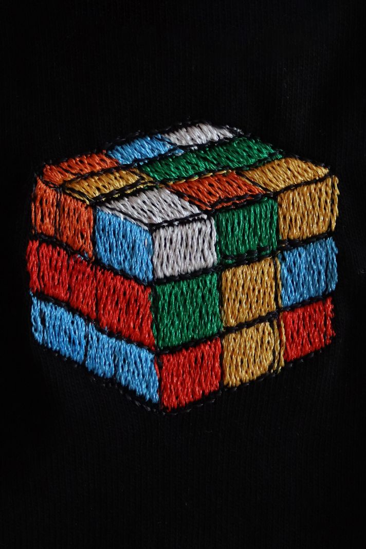 Rubik Küp Desenli Nakış Siyah T-Shirt
