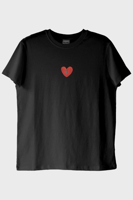 Kalpli Kilit Desenli Nakış Siyah T-Shirt - Romantik Sevgili Kombini