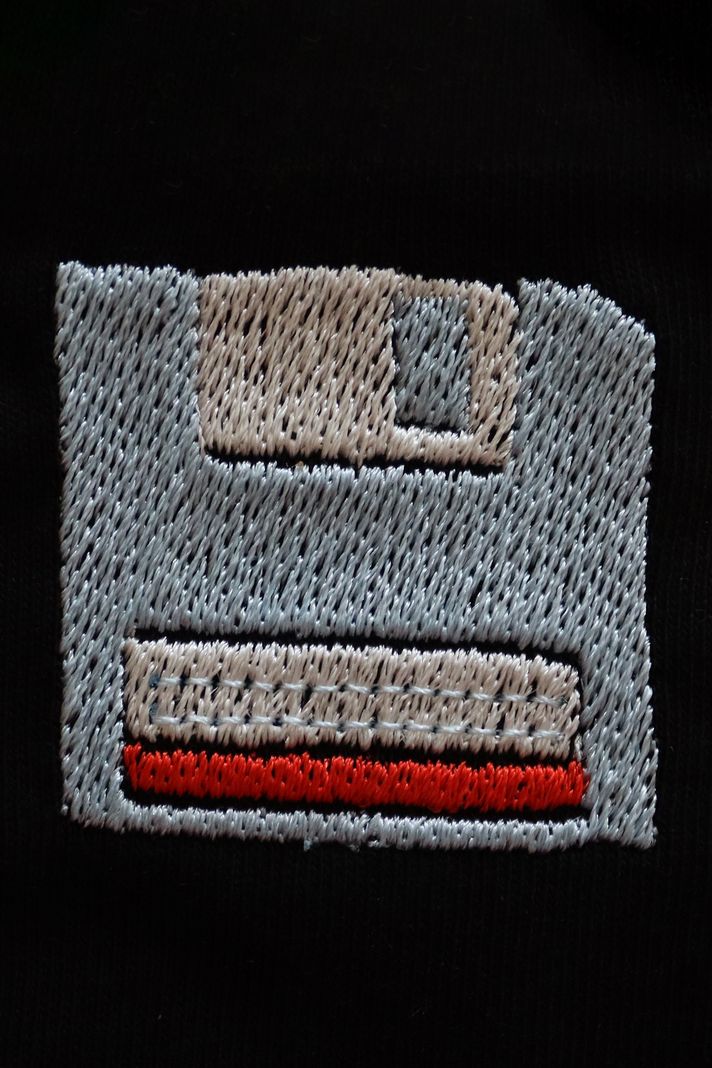 Disket Desenli Nakış Hoodie