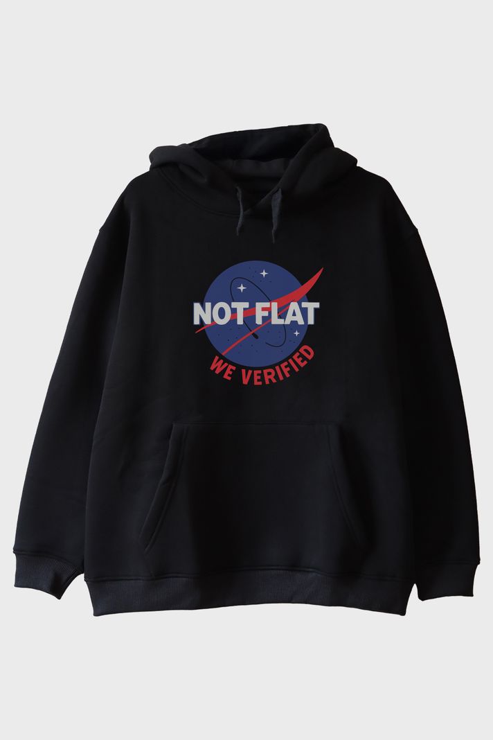 Bilim ve Mizahı Birleştiren 'Not Flat - We Verified' Siyah Hoodie