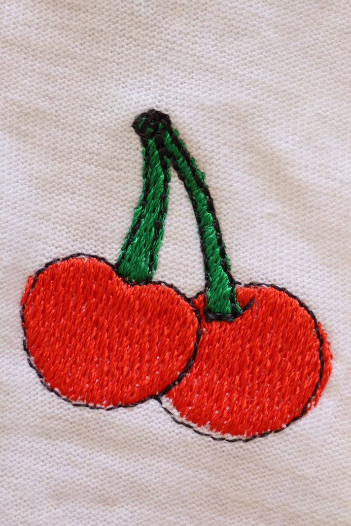 Kiraz Desenli Nakış Tişört