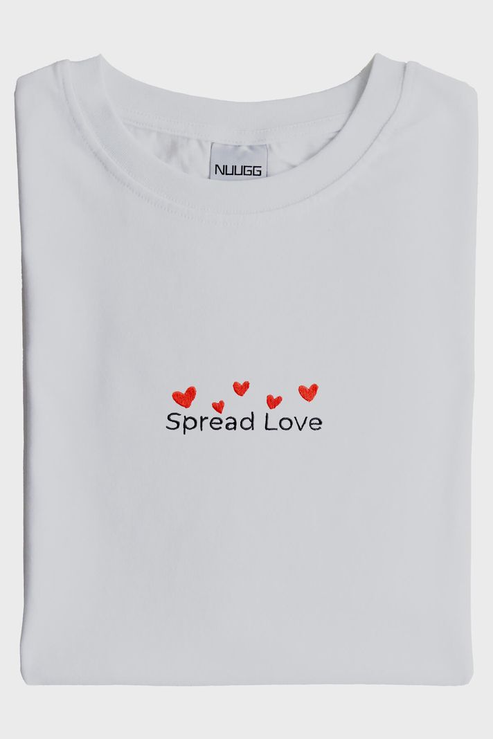 Spread Love Yazılı Kalp Desenli Nakış Tişört - Sevgililer Günü Hediyesi