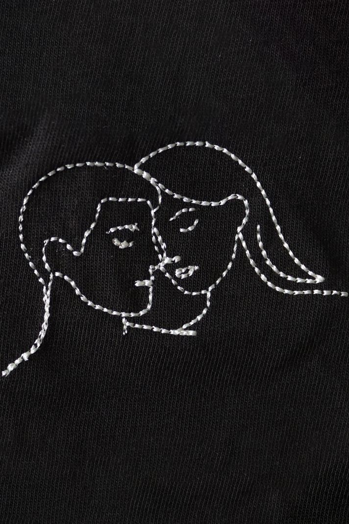 Çift Silüeti Desenli Nakış Siyah T-Shirt - Sevgililer Günü Hediyesi